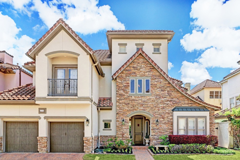 7711 N Hunters Creekway Dr, Houston, TX 77055 - photo 1