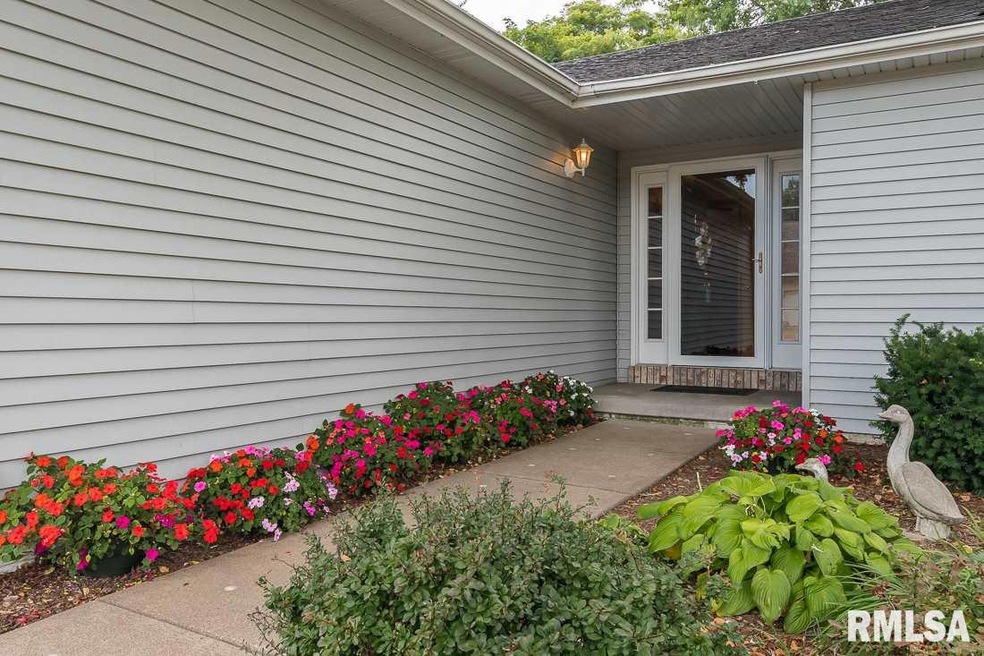 1215 Emerald Woods Ct, Davenport, IA 52806 - photo 1