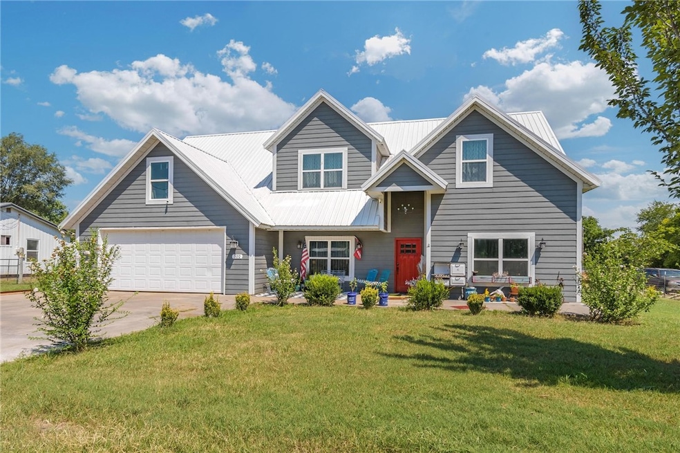 302 W Fulton St, Gentry, AR 72734 - photo 1