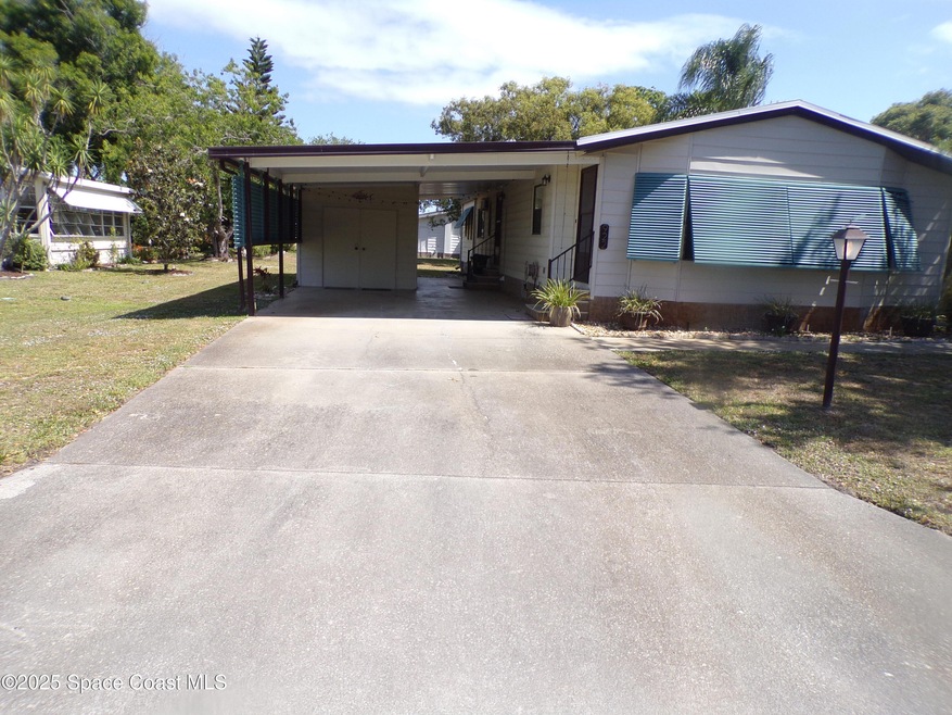 922 Yew St, Sebastian, FL 32976 - photo 1