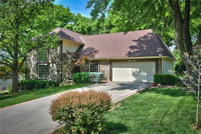 8208 Haskins St, Lenexa, KS 66215 - photo 1