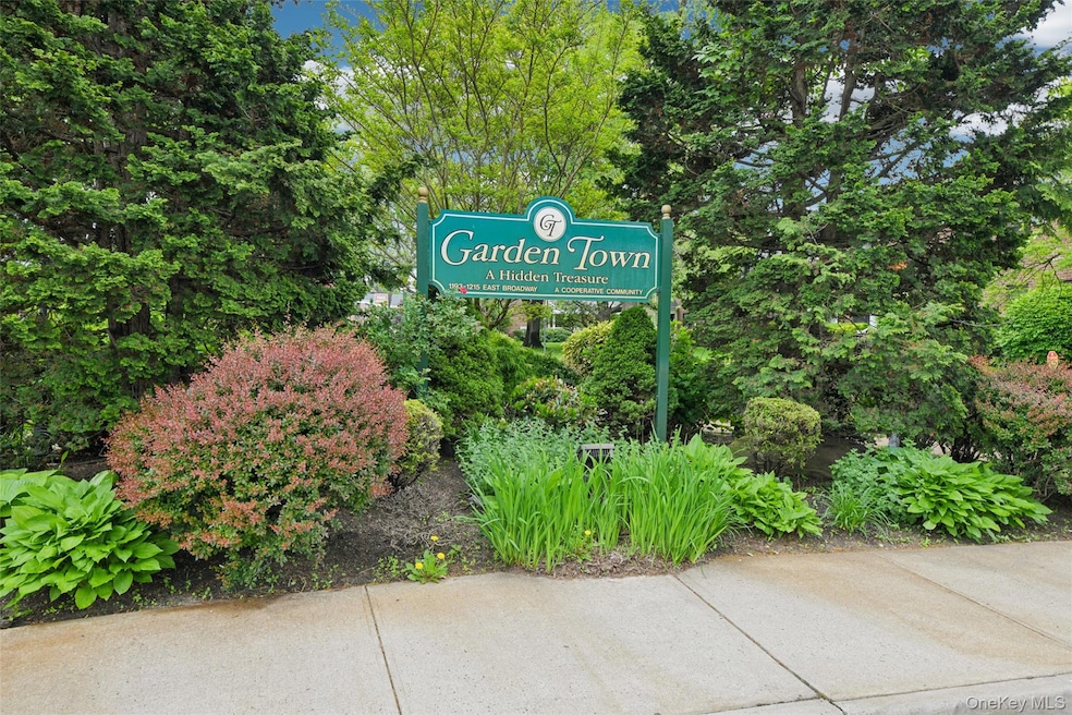 1213 E Broadway unit B25, Hewlett, NY 11557 - photo 1