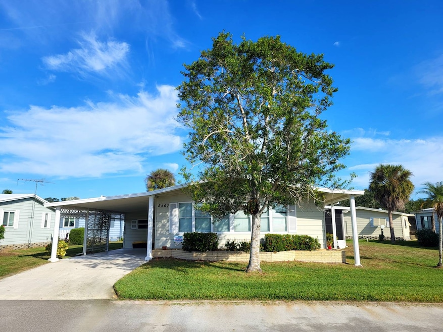 5467 Yarmouth Ln unit 387, Sarasota, FL 34233 - photo 1