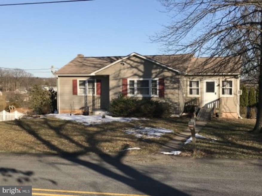 1514 Oak Rd, Pennsburg, PA 18073 - photo 1