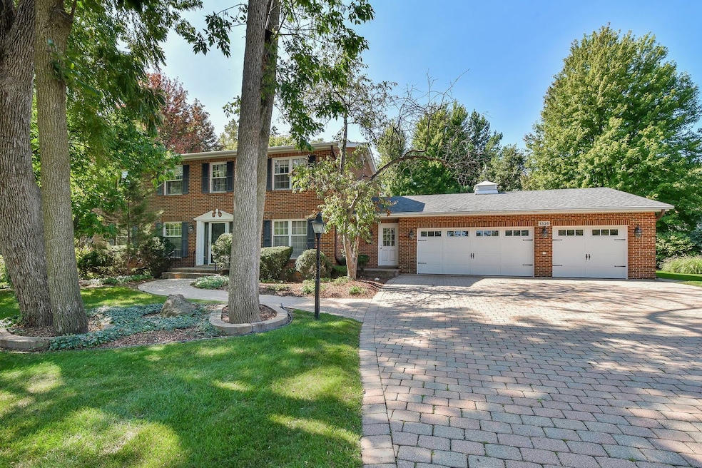 1336 Shady Ln, Wheaton, IL 60187 - photo 1