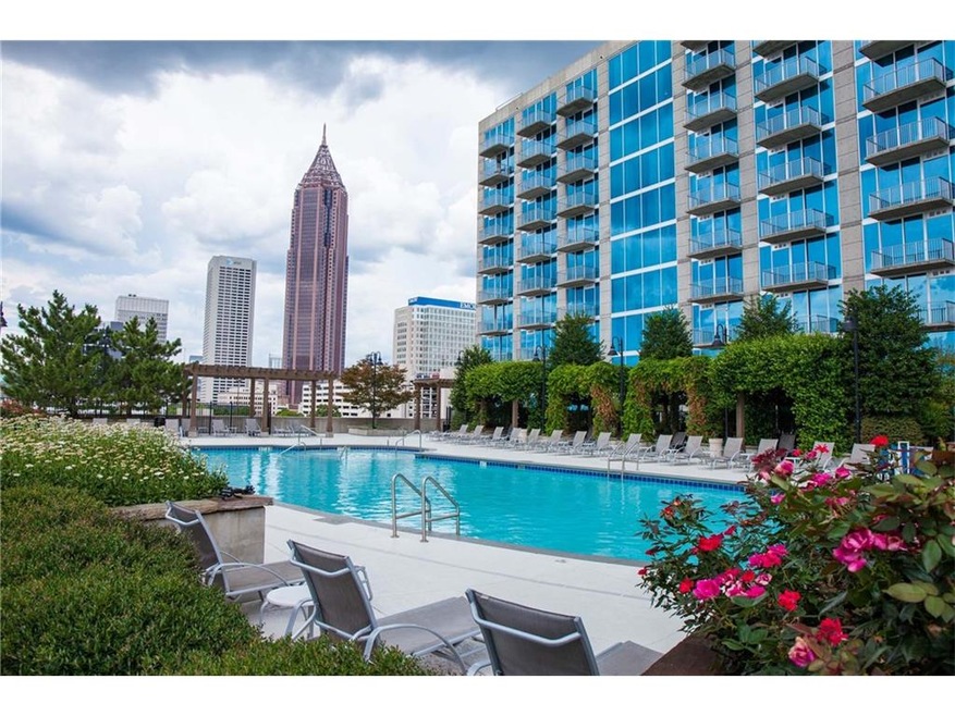 Contemporary Condo with skyline views!