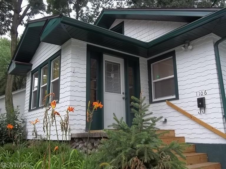 1106 N 7th St, Niles, MI 49120 - photo 1