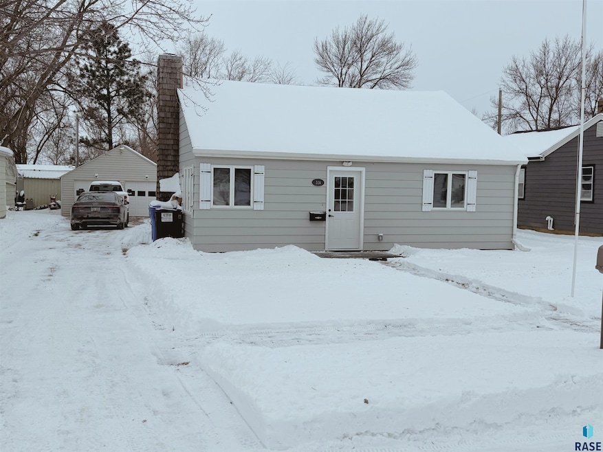 331 E Norton Ave, Salem, SD 57058 - photo 1