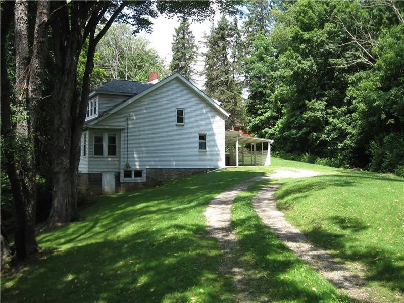 Charming home that has an awesome setting and plen