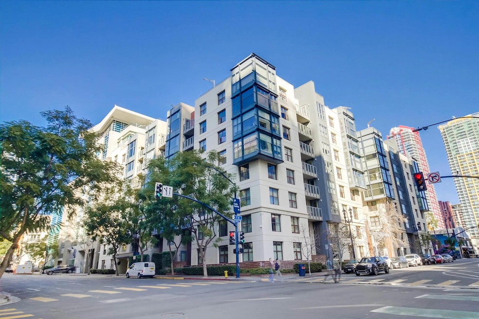 Metrome unit 220, San Diego, CA 92101 - photo 1