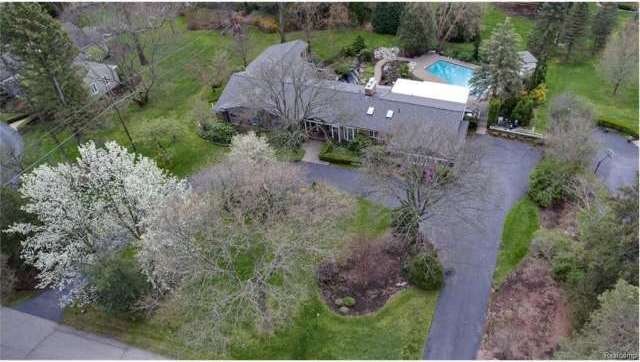 3917 Cottontail Ln, Bloomfield Hills, MI 48301 - photo 1