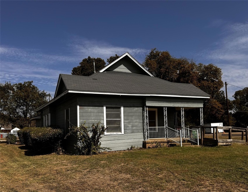 102 N Main St, Pottsboro, TX 75076 - photo 1