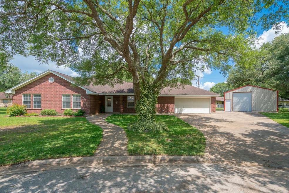 1600 Edna Ave, Bay City, TX 77414 - photo 1