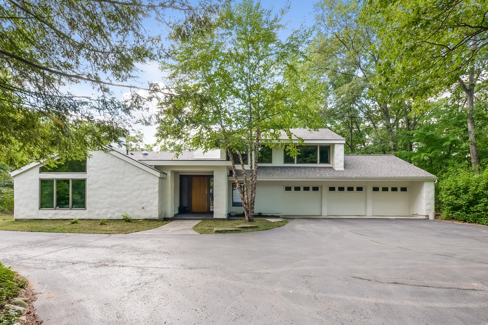 002-photo-front-view-6234917