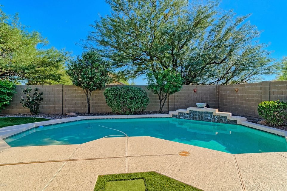 Resort-like yard