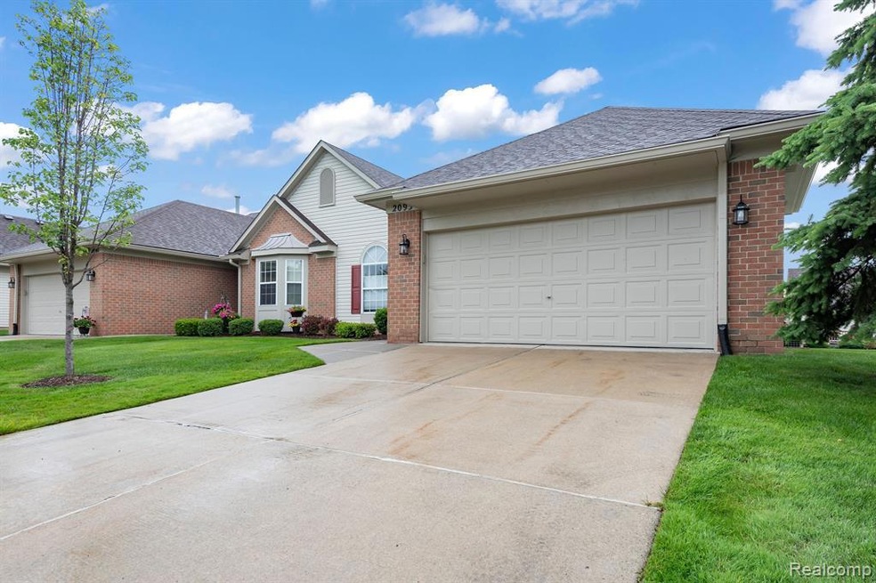 Oakbrook Village - End Unit!