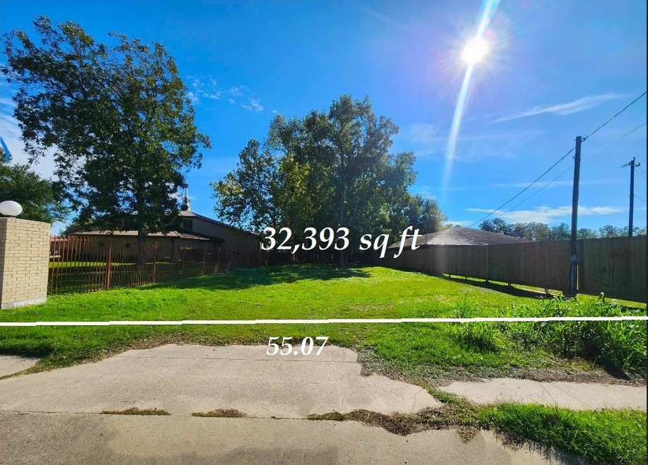 1711 S Victory Dr, Houston, TX 77088 - photo 1