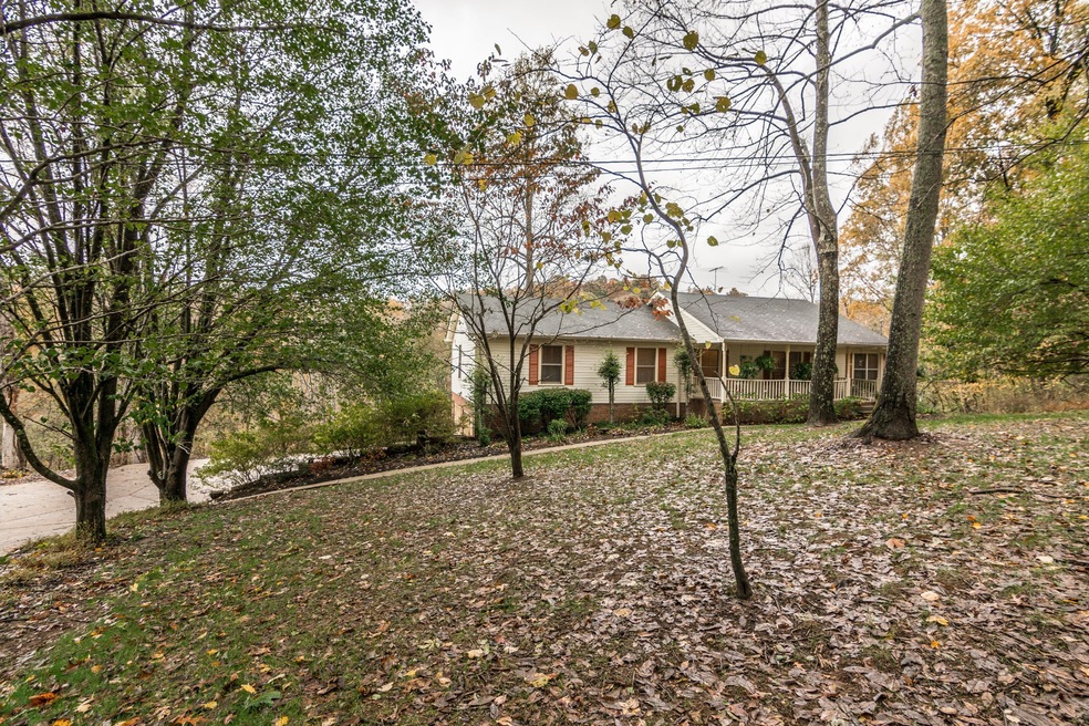 One owner, one level living with full unfinished basement on 10 acres!!! Country feel, yet just minutes from city conveniences!!! An additional adjoining 10 acres with workshop is also available... mls #2076383!!!