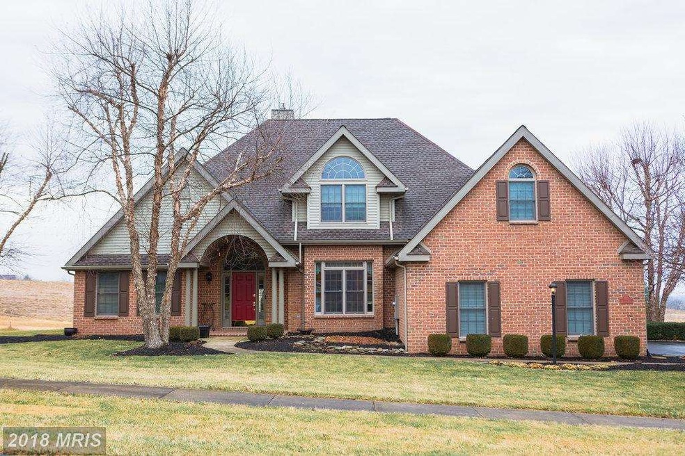 1621 Majestic Dr, Chambersburg, PA 17202 - photo 1