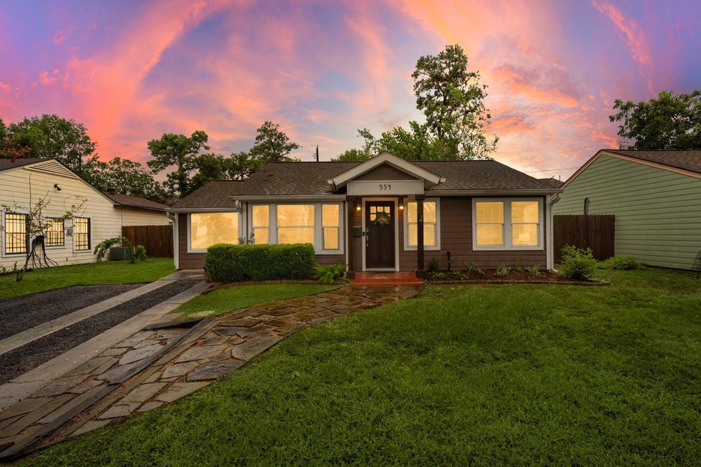 954 W 41st St, Houston, TX 77018 - photo 1