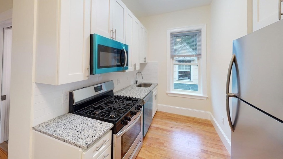 672 Washington St unit 5, Brookline, MA 02446 - photo 1
