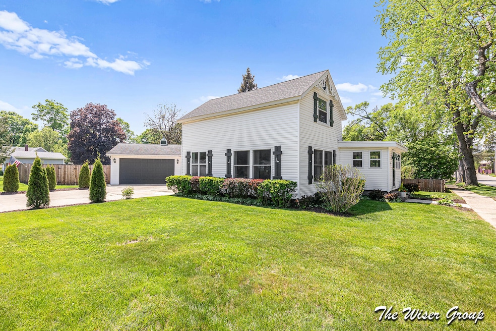 88 E Cherry St NE_14