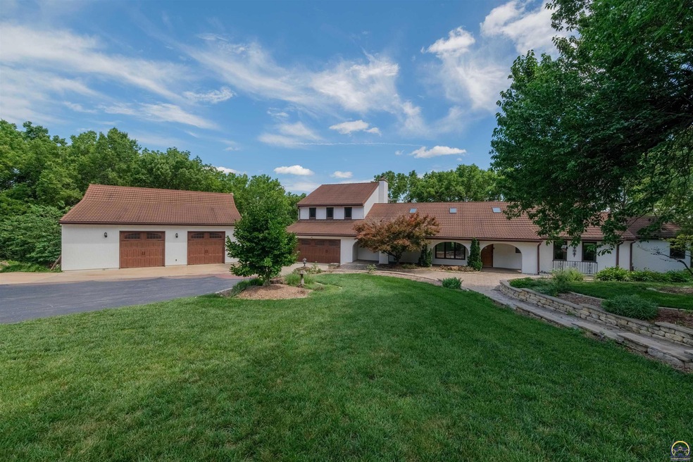 5520 NW Timber Edge Dr unit Also NW Arroyo, Topeka, KS 66618 - photo 1