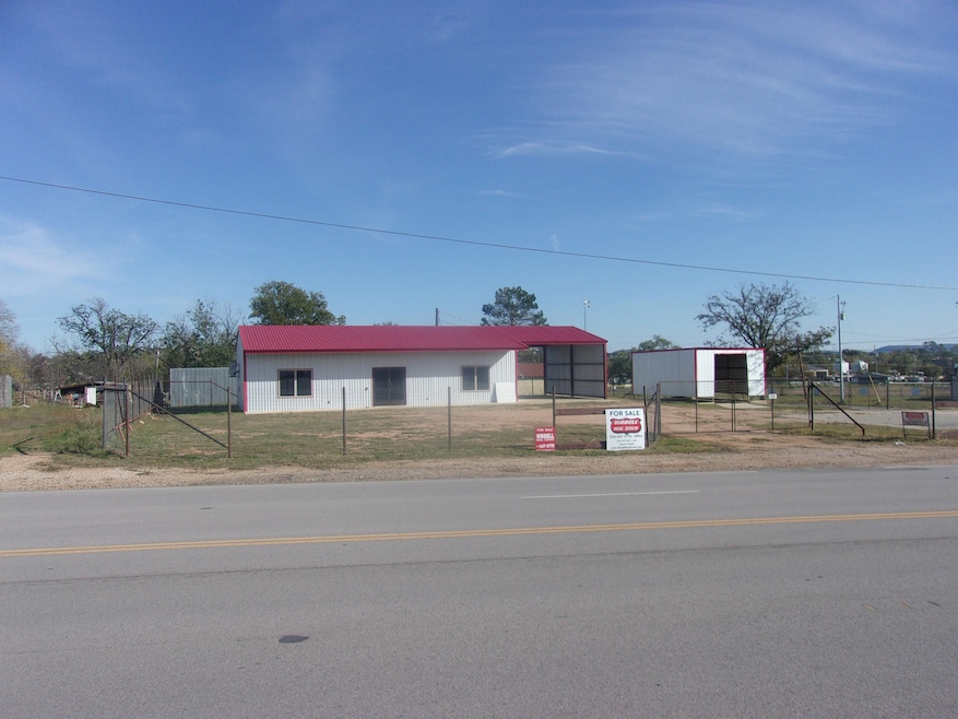 1202 Bessemer Ave, Llano, TX 78643 - photo 1