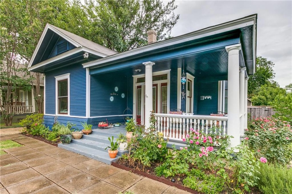 5502 Victor Street - This front porch is everythin