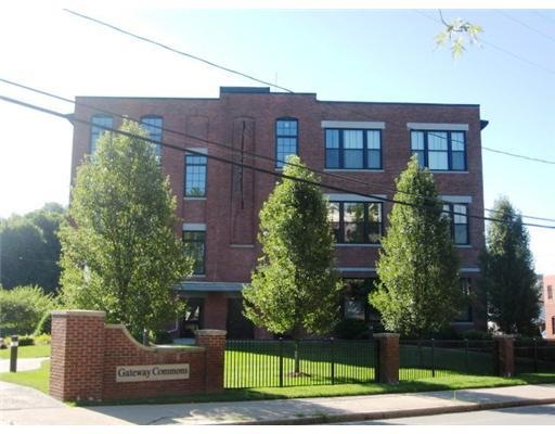 685 Social St unit 303, Woonsocket, RI 02895 - photo 1