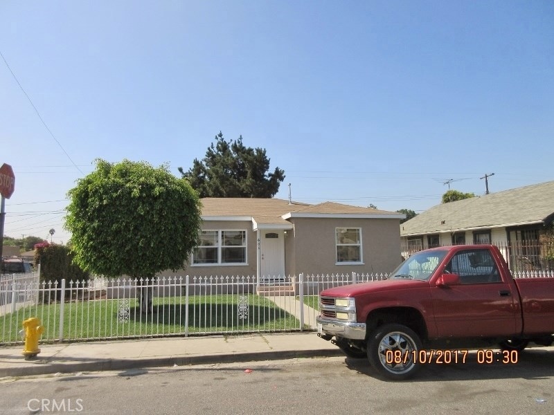600 W Cressey St, Compton, CA 90222 - photo 1