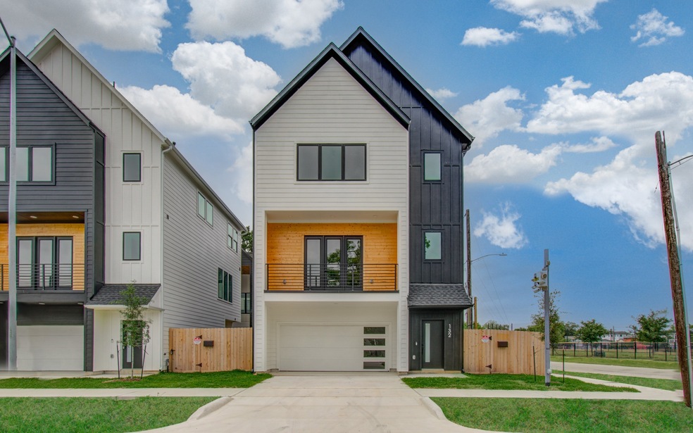 132 E 39th St, Houston, TX 77018 - photo 1