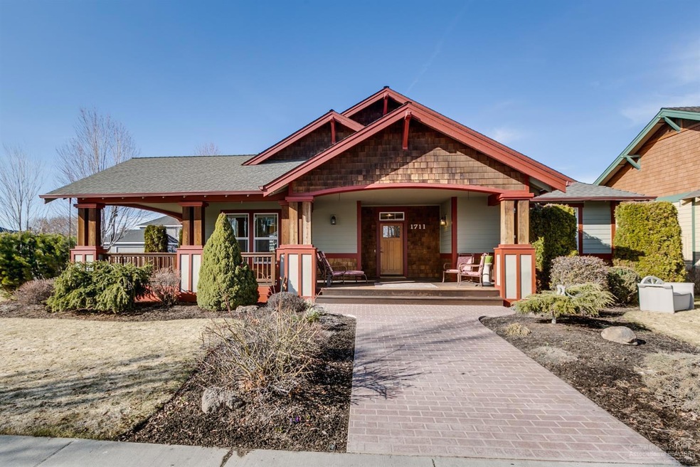 1711 NW Ivy Ave, Redmond, OR 97756 - photo 1