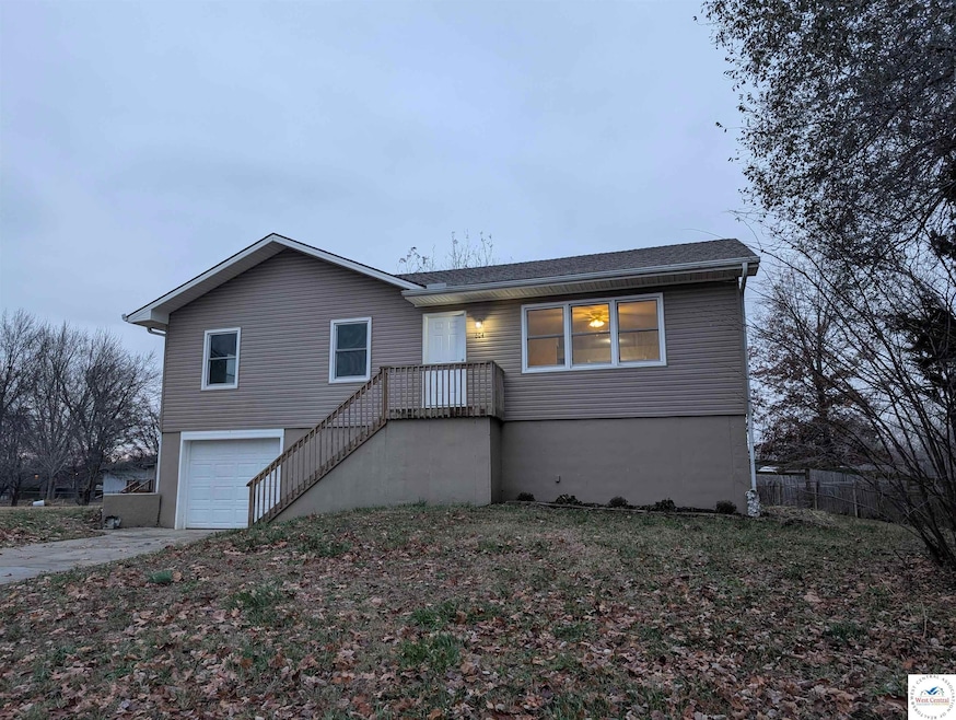 604 Pecan Dr, Clinton, MO 64735 - photo 1