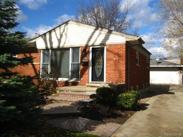 Front w Brick Pavers.JPG