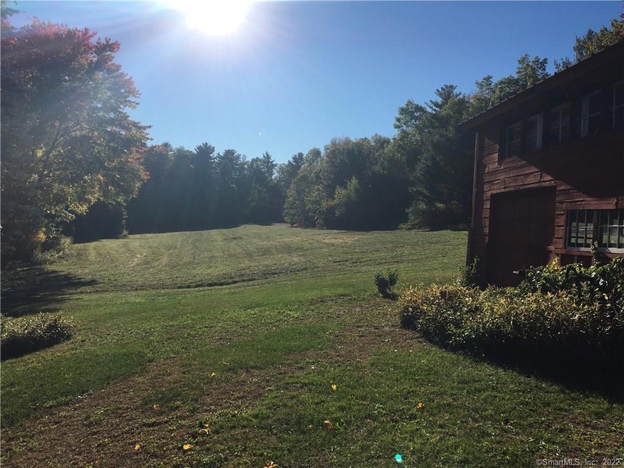 11 Holcomb St, Simsbury, CT 06070 - photo 1