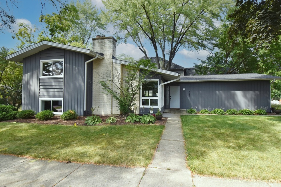 725 E Hillside Rd, Naperville, IL 60540 - photo 1