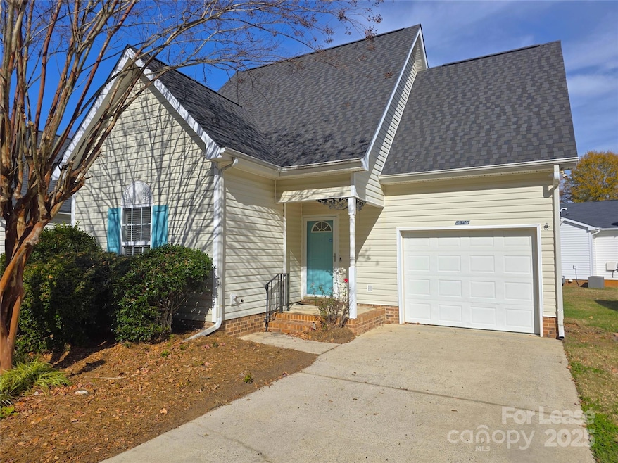 5940 Crape Myrtle Ln, Charlotte, NC 28216 - photo 1