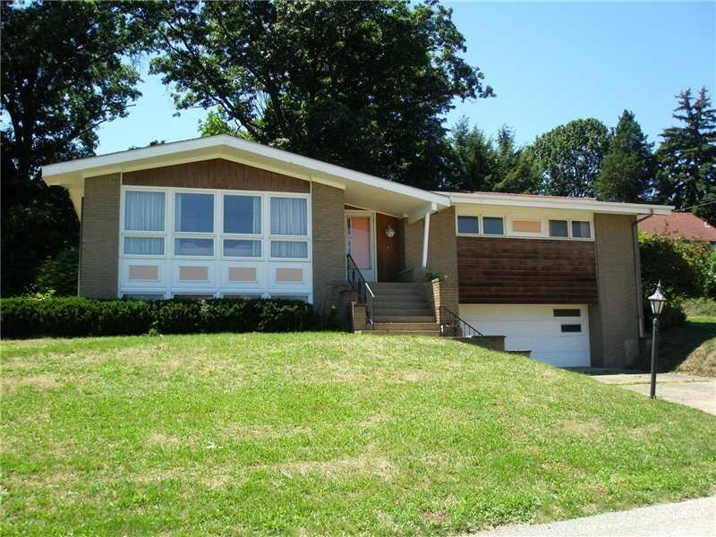 Exterior Front. Sprawling Ranch