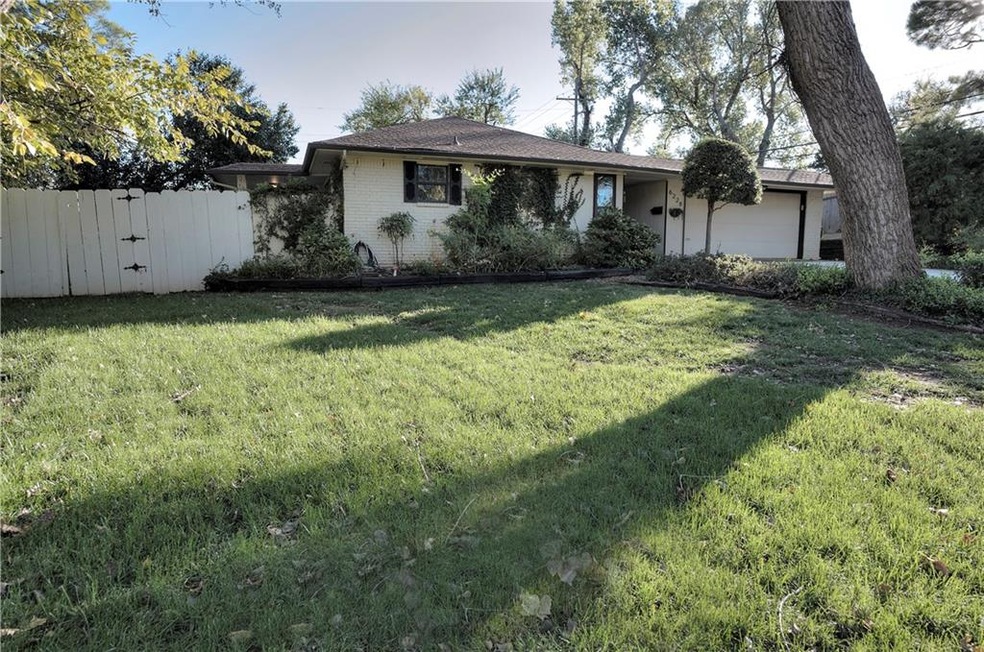 6228 Kingston Rd, Oklahoma City, OK 73122 - photo 1