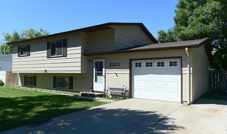 2213 University Ave<|><|>