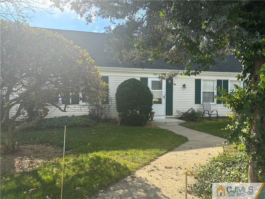 307 Sturbridge Ln unit 307C, Monroe Township, NJ 08831 - photo 1