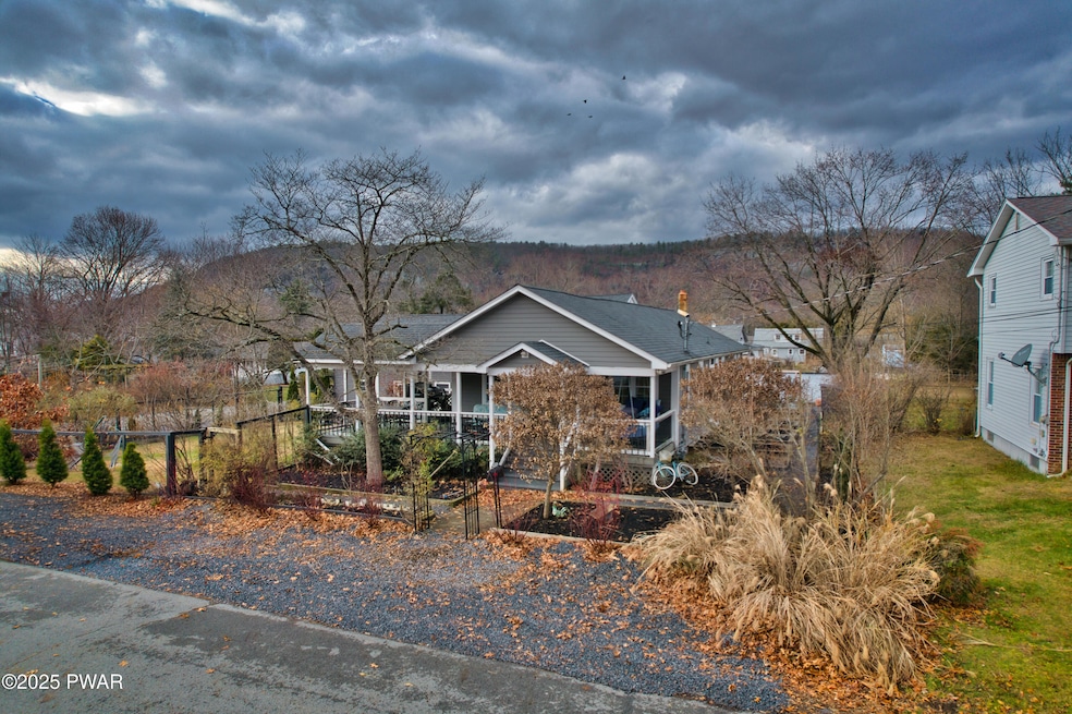 807 Avenue P, Matamoras, PA 18336 - photo 1