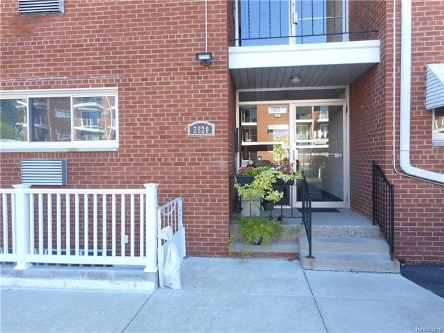 Woodslee2820-unit 206_01.JPG