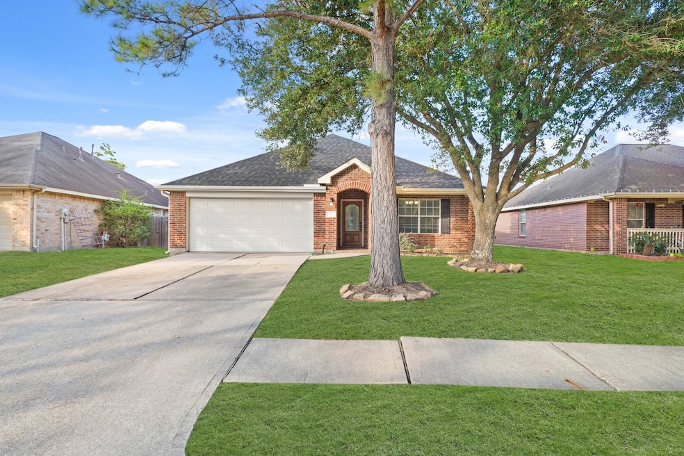 11811 Misty Peak Ln, Humble, TX 77346 - photo 1