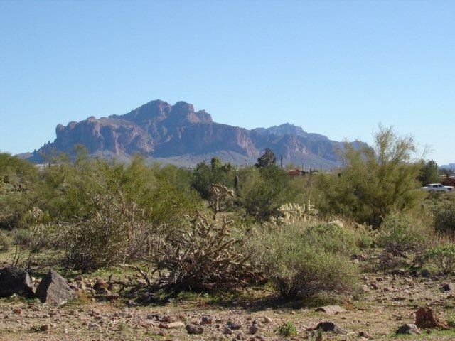 SUPERSTITION MOUNTAIN VIEWS!!