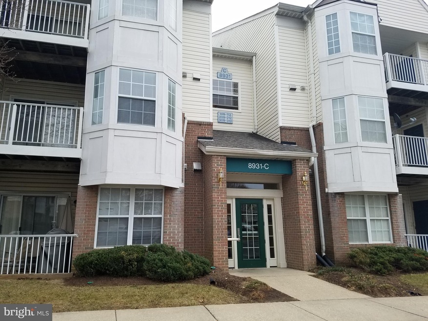 8931 Town Center Cir unit 212, Upper Marlboro, MD 20774 - photo 1