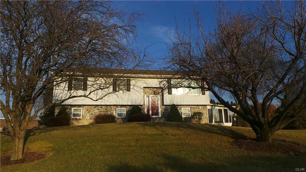 7476 Miller Dr, Bath, PA 18014 - photo 1