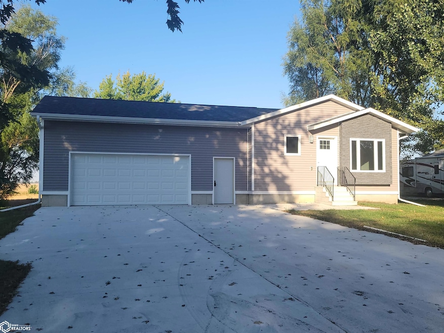 611 N Lincoln Ave, Eagle Grove, IA 50533 - photo 1