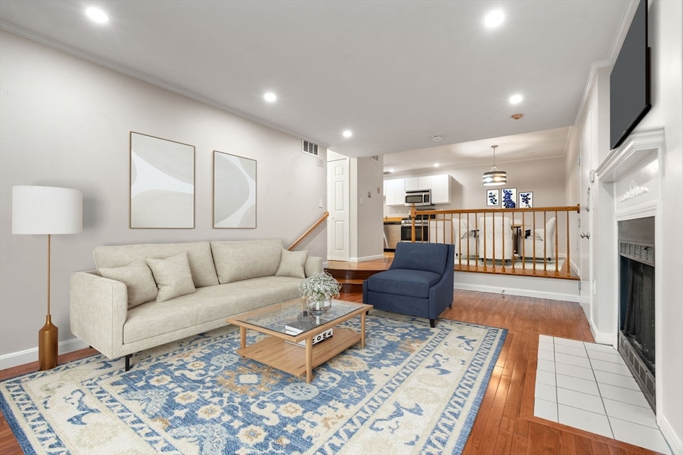 1216 Vfw Pkwy unit 40, West Roxbury, MA 02132 - photo 1